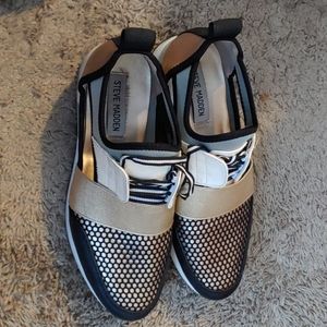 Steve Madden sneakers lightly used.